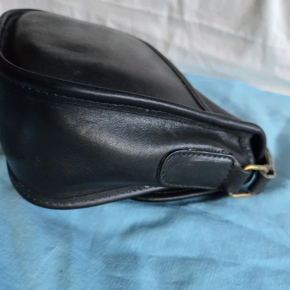 Vintage Coach Collegiate Crossbody Bag In Black - Picture 5 of 16